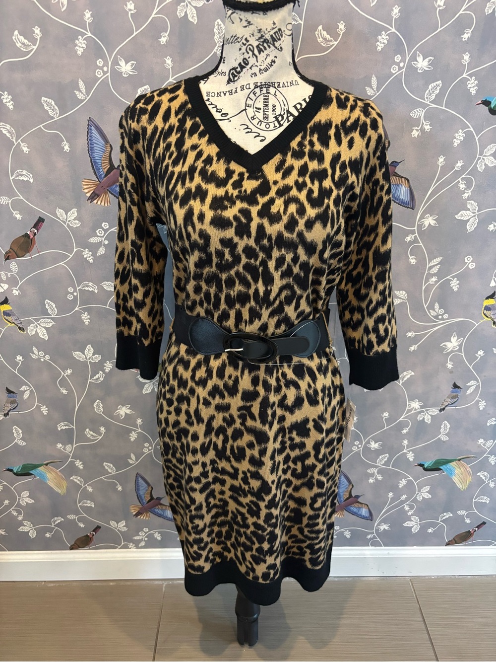 NWT Roz & Ali leopard print v neck dress women M